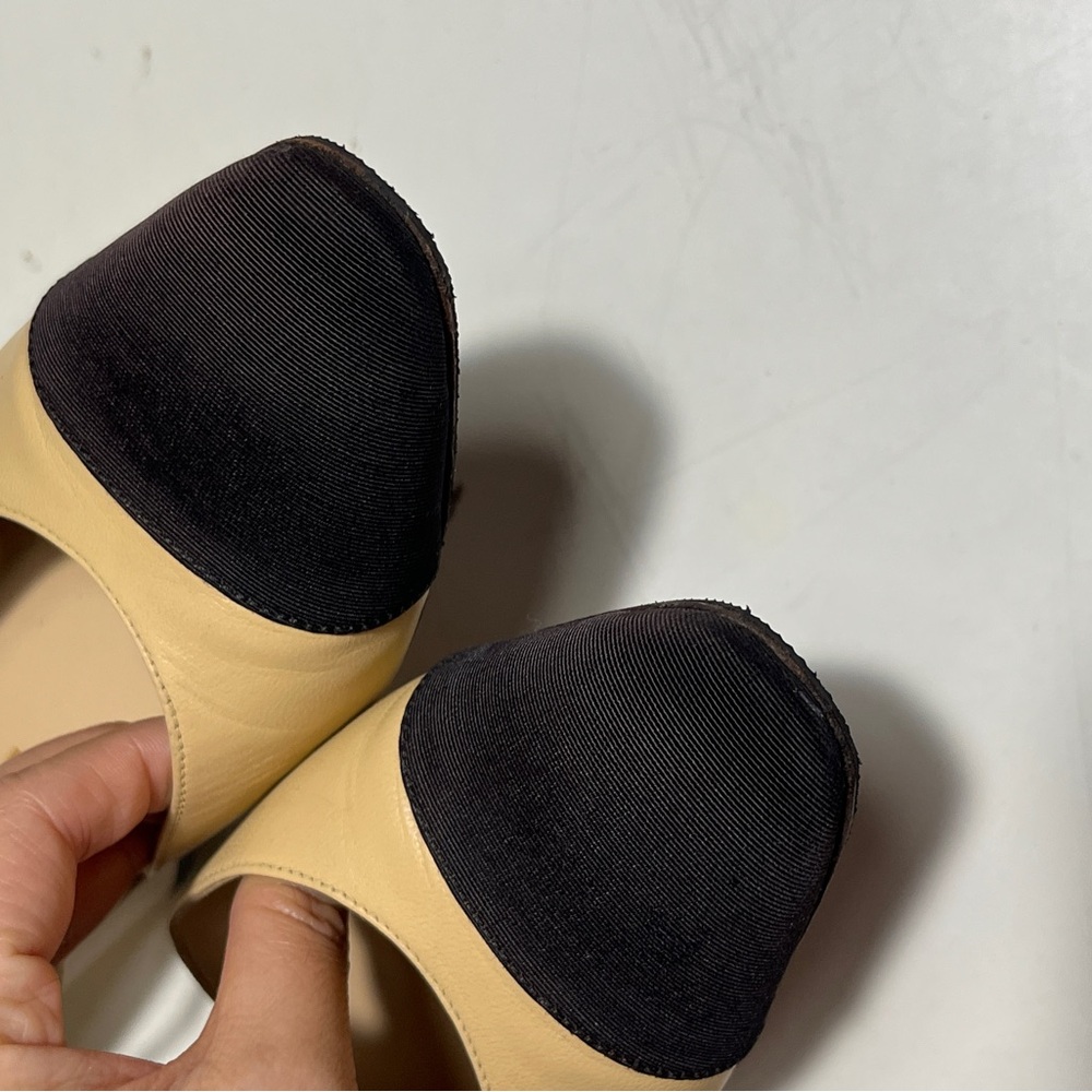 CHANEL Two-Tone Beige and Black Heels - Picture 2 of 10